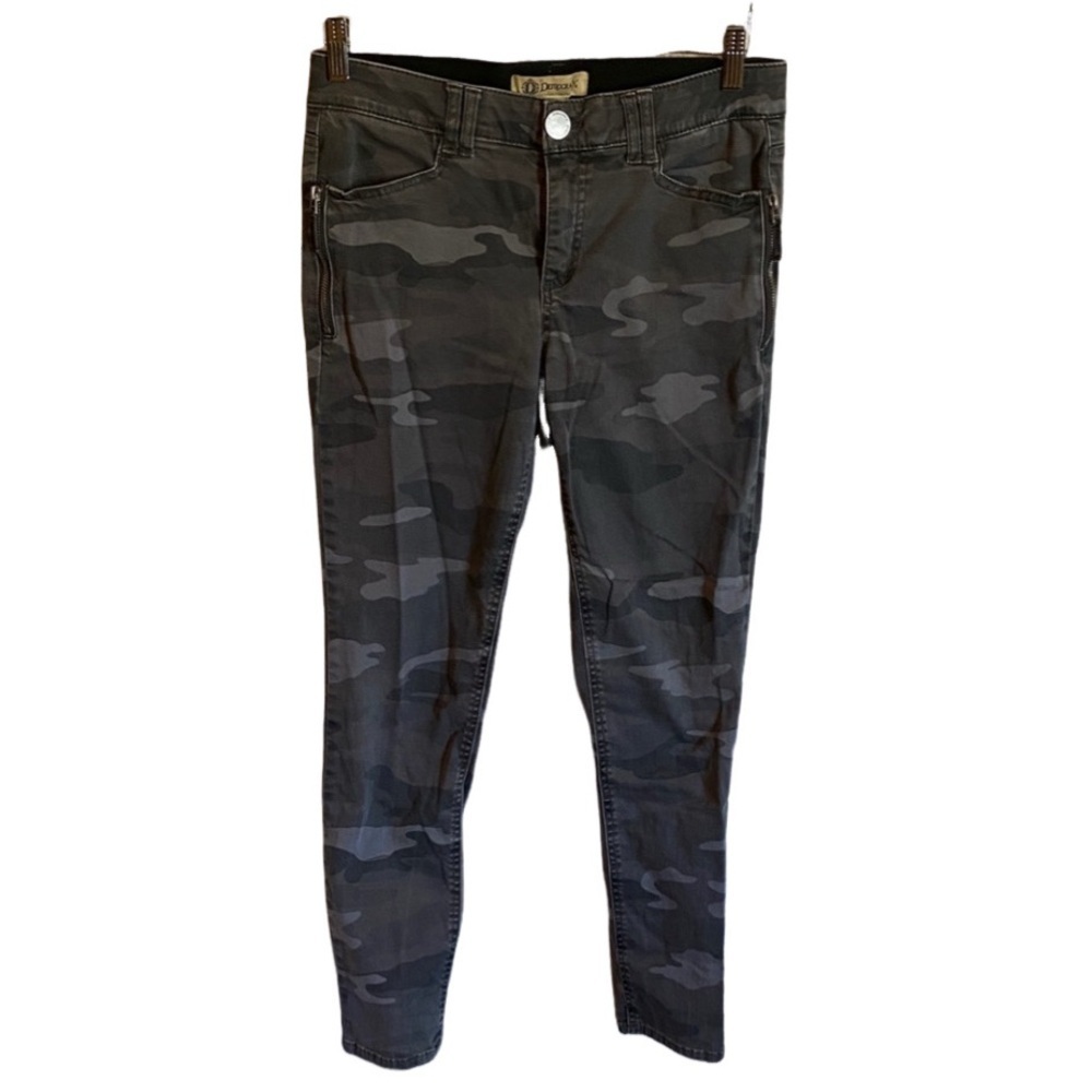 Democracy Ab Technology Shades of Gray Camouflage Pants. Size 8.